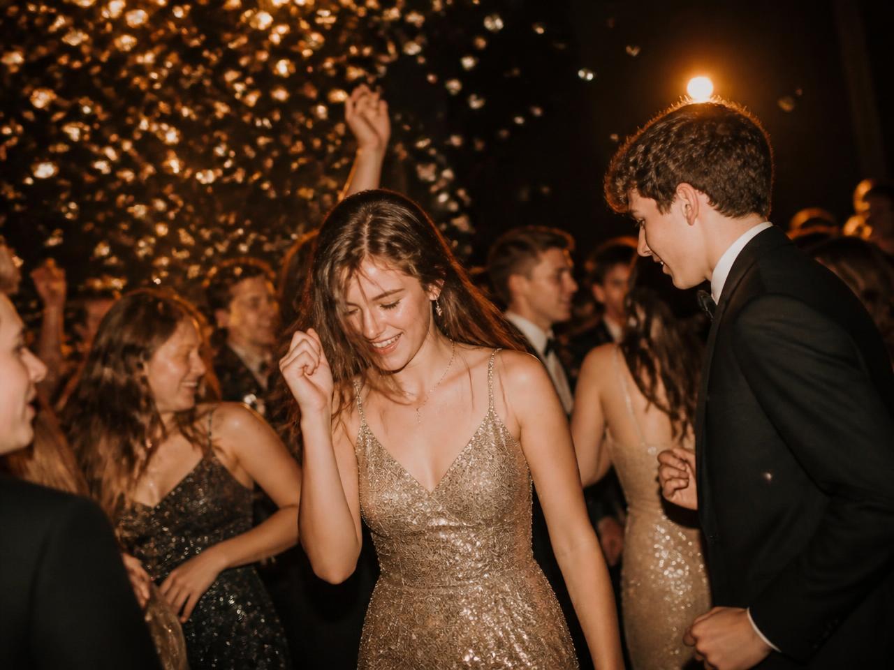 Formandos dançando no baile de gala